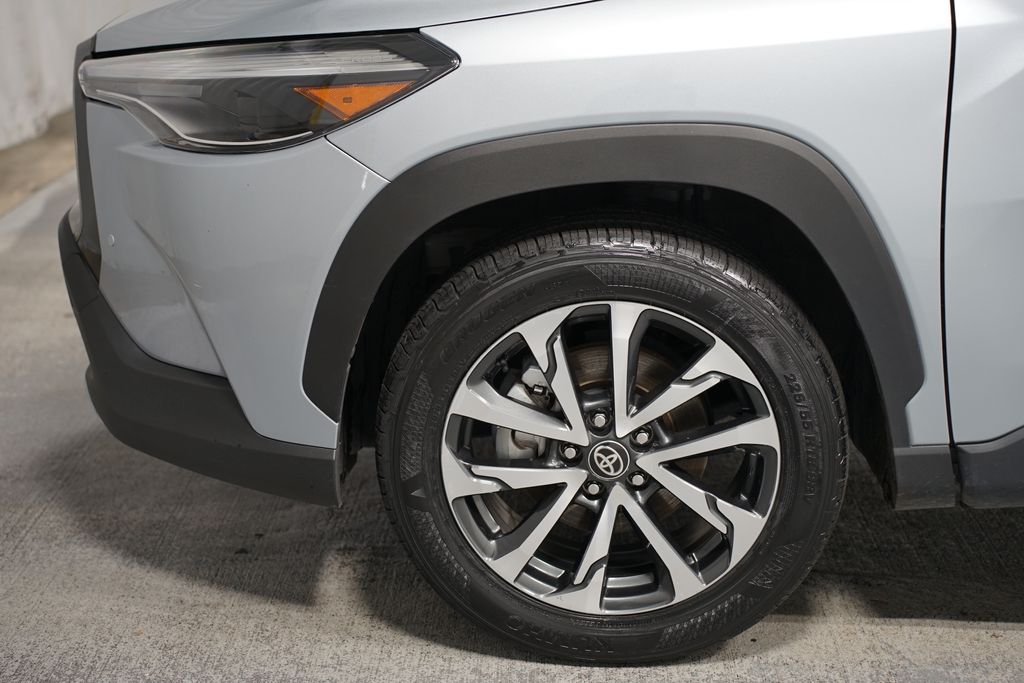2024 Toyota Corolla Cross XLE 5