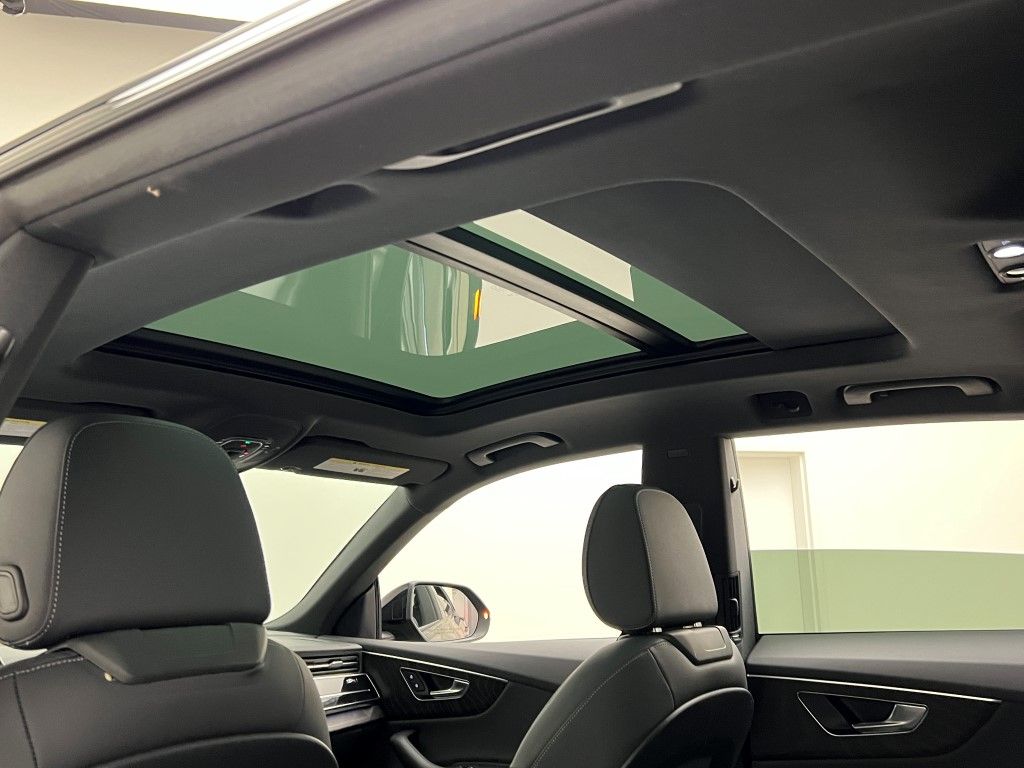 Thumbnail: 2021 Audi Q8 - 16