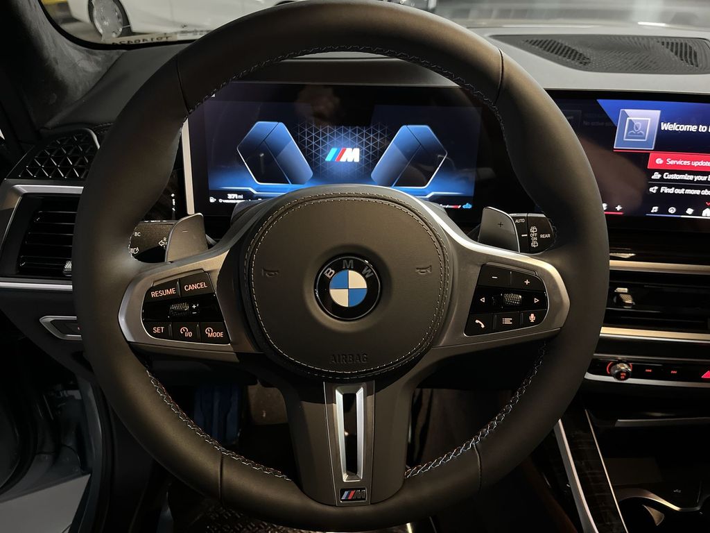 Thumbnail: 2026 BMW X7 - 14