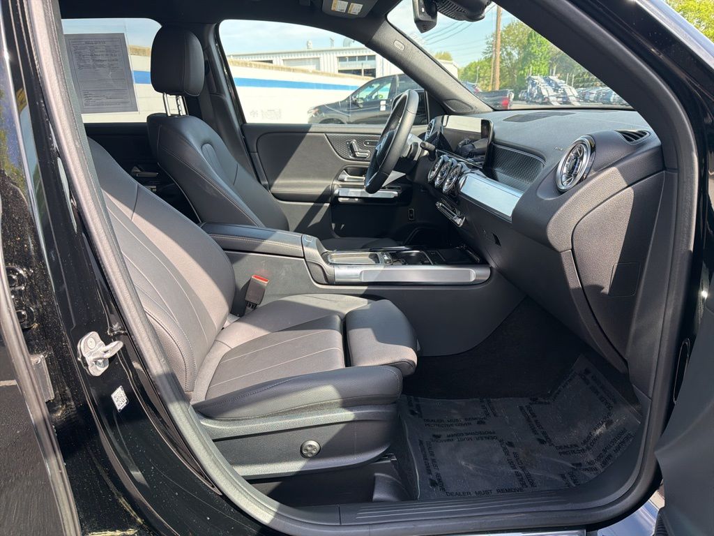 Thumbnail: 2025 Mercedes-Benz GLB - 24