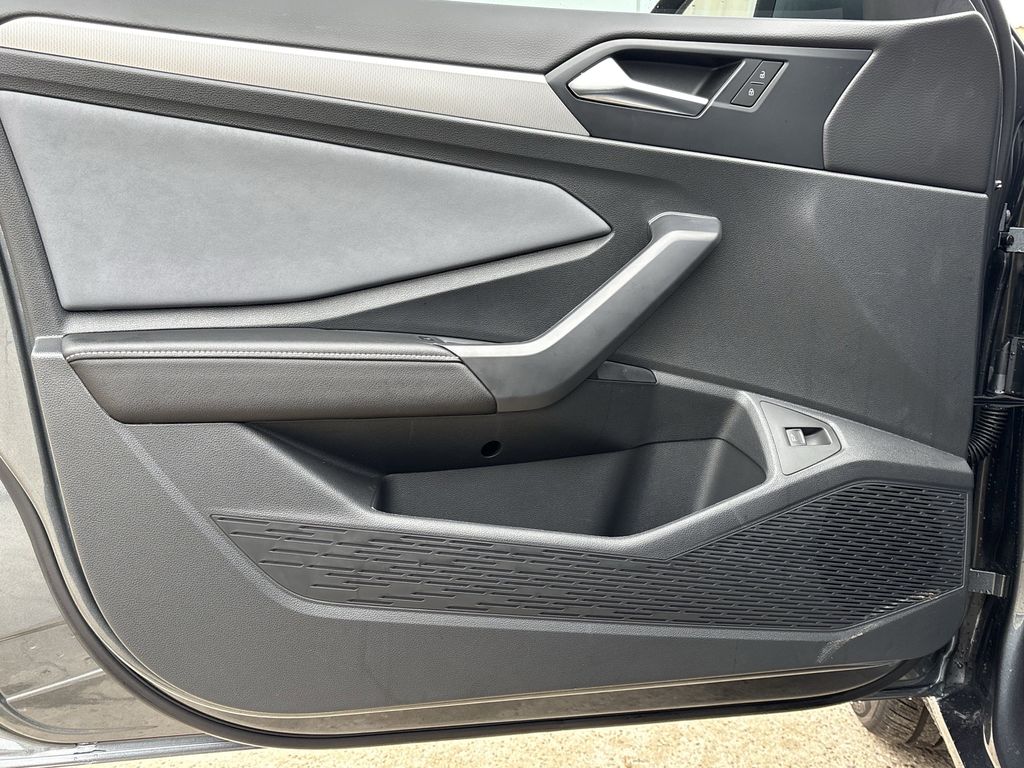 New 2026 Metallic Volkswagen 1.5T SE image 10