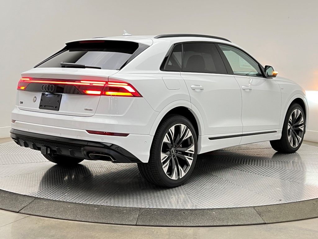 Thumbnail: 2025 Audi Q8 - 5