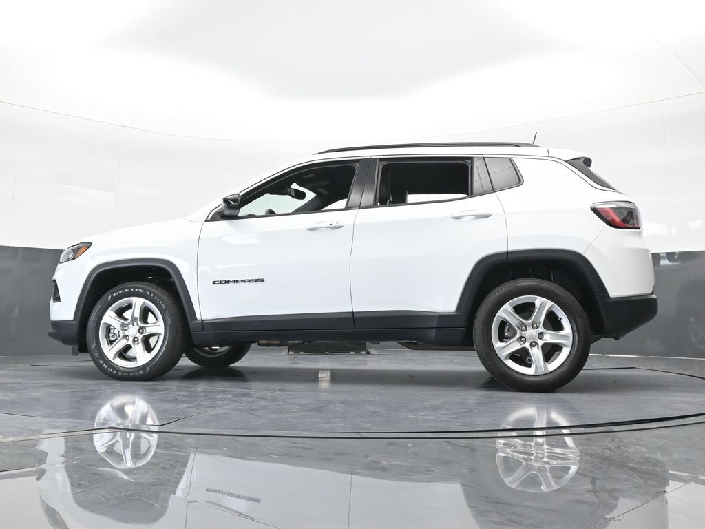 Used 2023 Bright White Clearcoat Jeep Latitude image 21