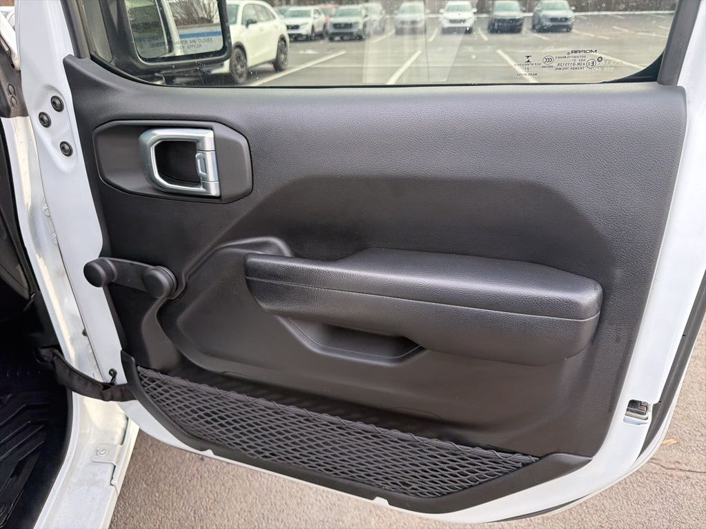 Thumbnail: 2021 Jeep Wrangler - 27