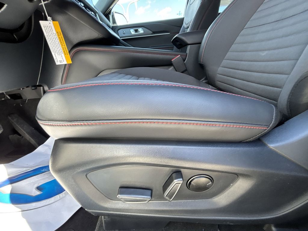 New 2026 Star White Metallic Tri-Coat Ford ST-Line image 14