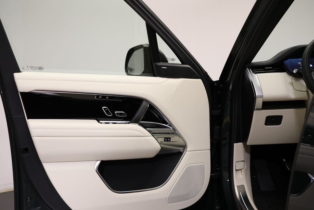 Thumbnail: 2026 Land Rover Range Rover - 24