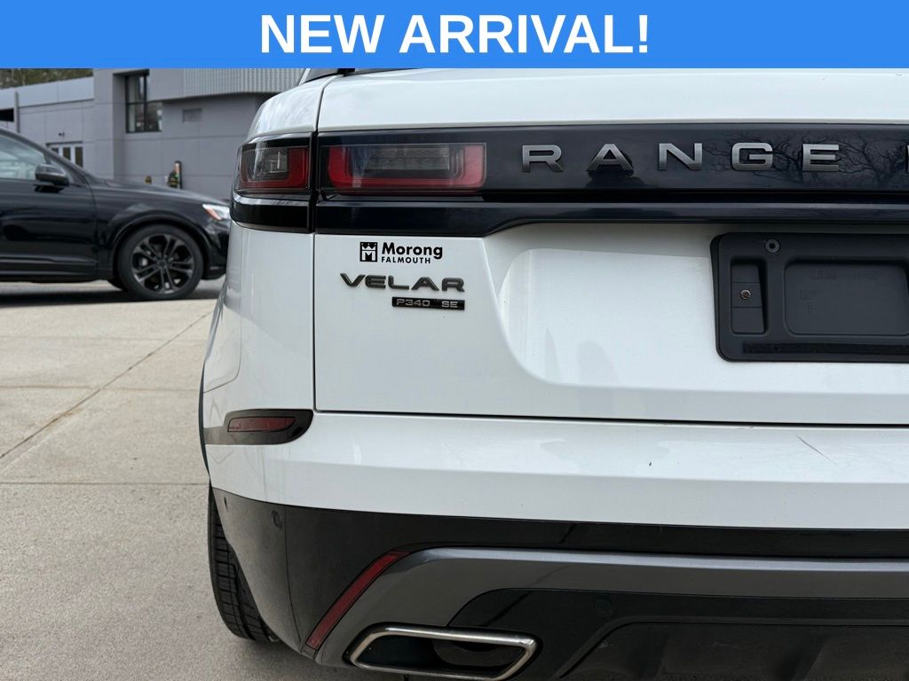 Used 2019 White Land Rover SE R-Dynamic image 15