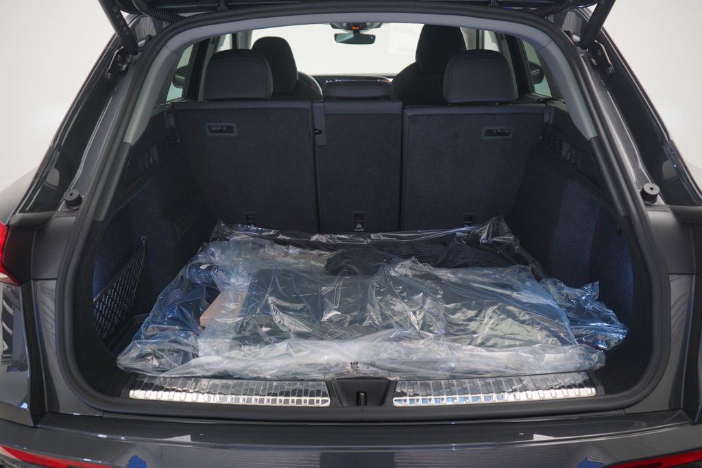 Thumbnail: 2025 Audi Q5 - 11