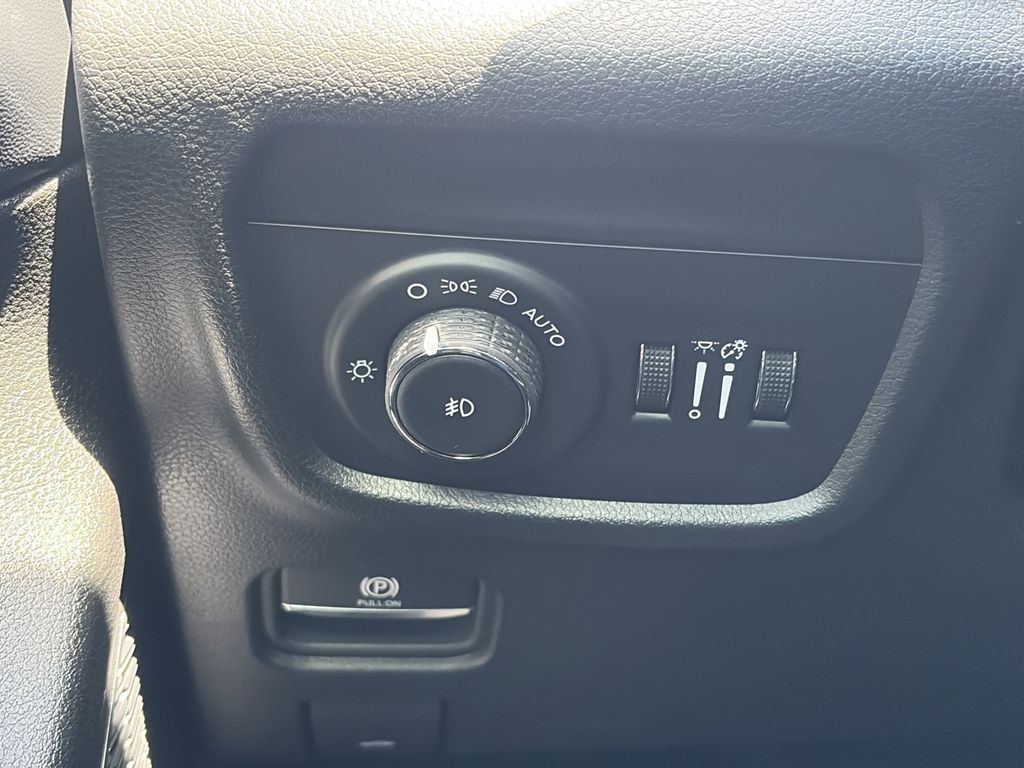 Used 2025 Jeep Grand Cherokee SUV