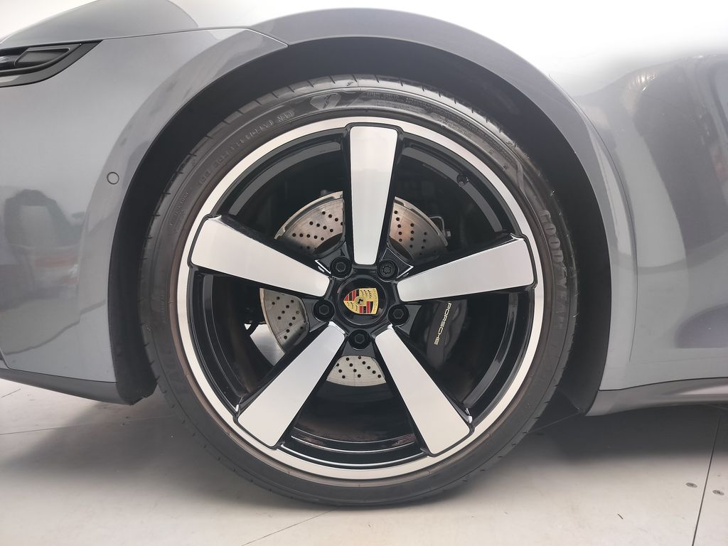 Thumbnail: 2025 Porsche 911 - 25