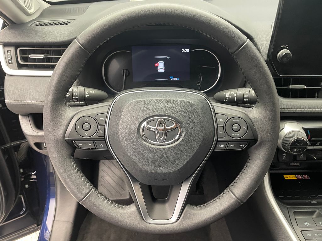 2024 Toyota RAV4 XLE Premium 21