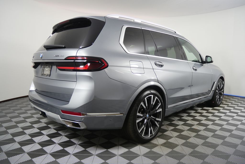 Thumbnail: 2023 BMW X7 - 3