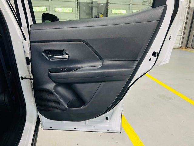 2026 Aspen White/Super Black Nissan Kicks SR FWD SUV