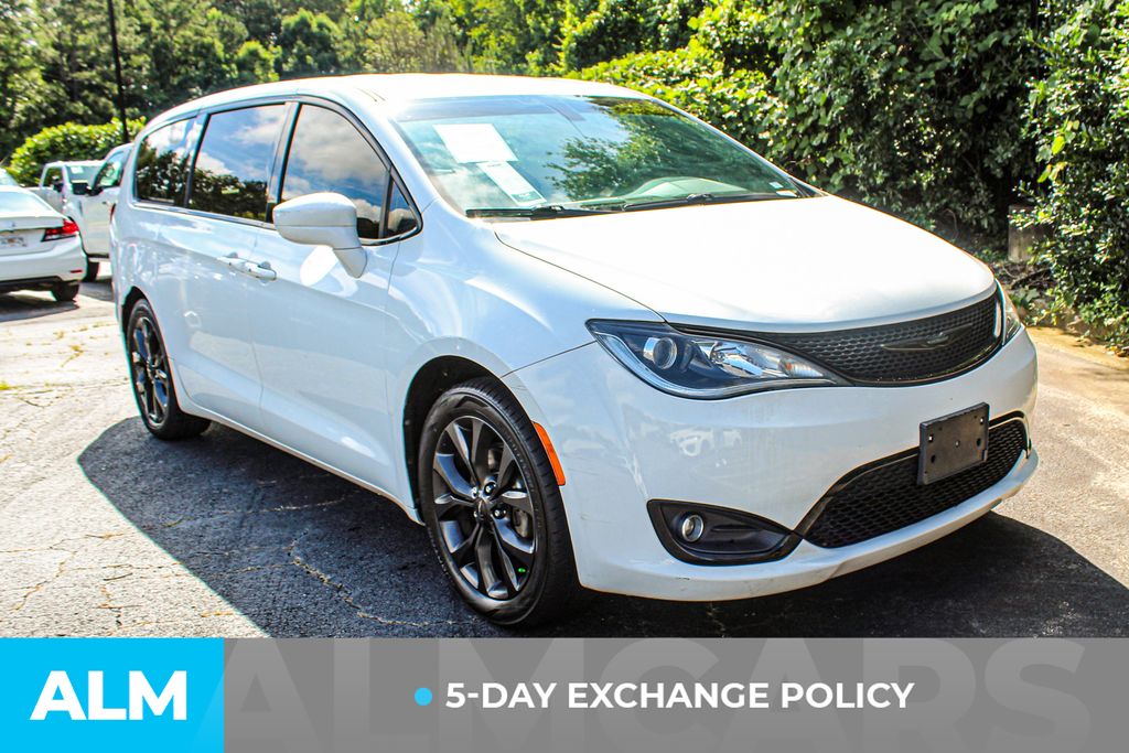 Used 2019 White Chrysler Touring Plus image 4
