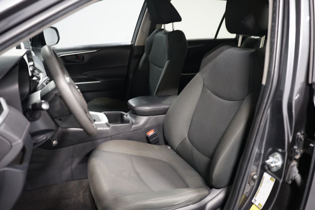 2023 Toyota RAV4 LE 6