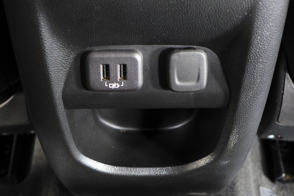 Thumbnail: 2022 Chevrolet Colorado - 23