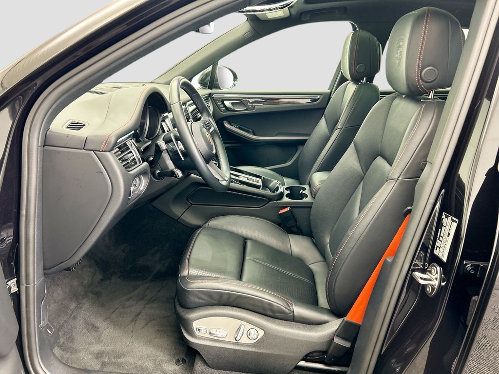 Thumbnail: 2025 Porsche Macan - 5