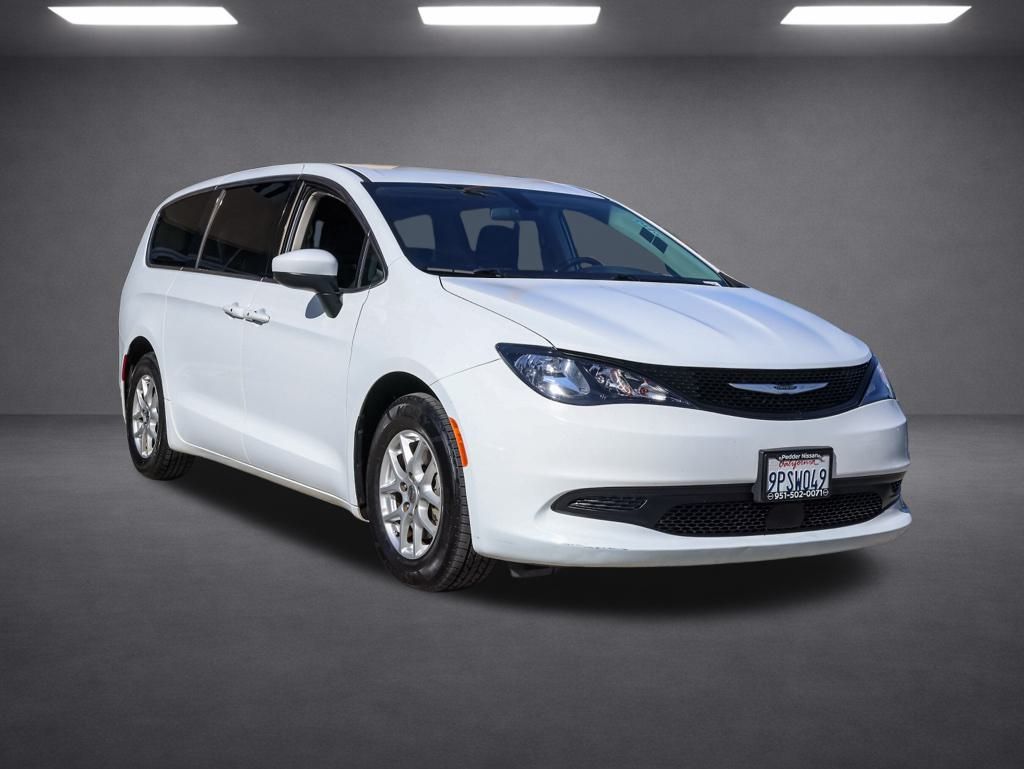 2022 Chrysler Voyager LX