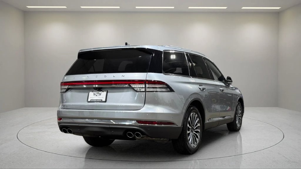 Used 2023 Radiance Metallic Lincoln Reserve image 3