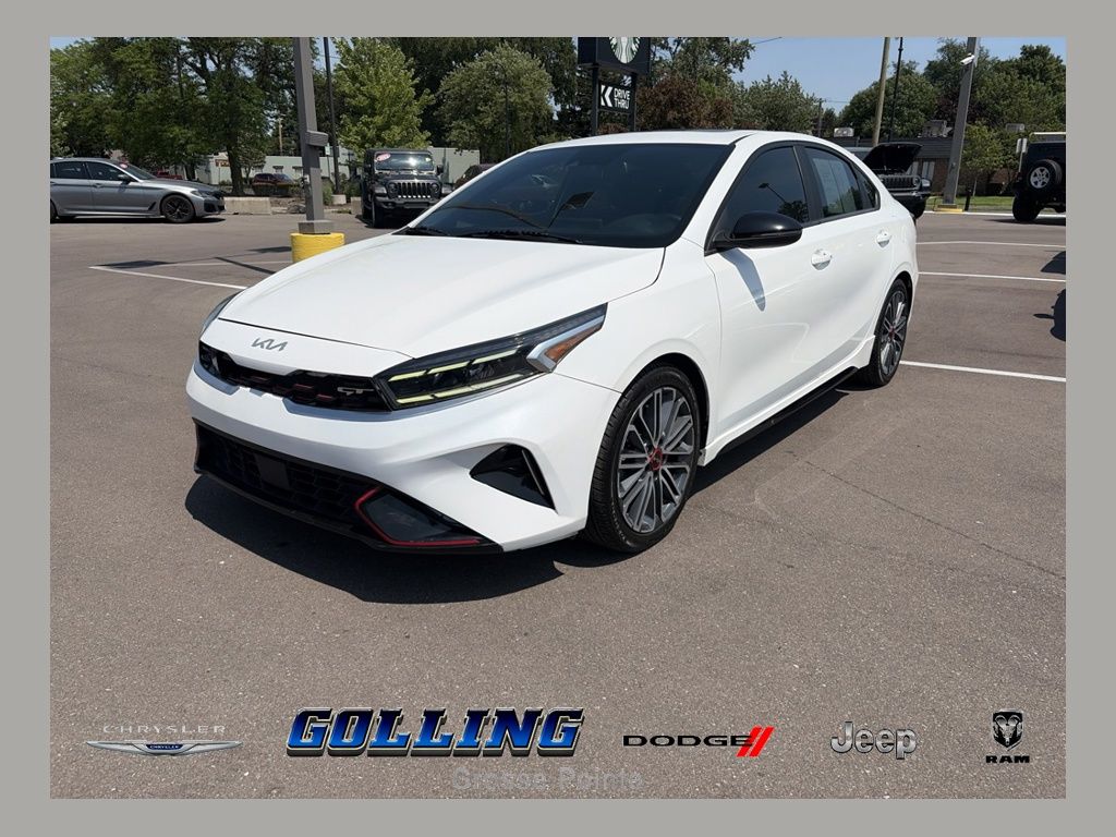 Snow White Pearl 2022 Kia Forte Sedan Front-Wheel Drive 7-Speed Automatic