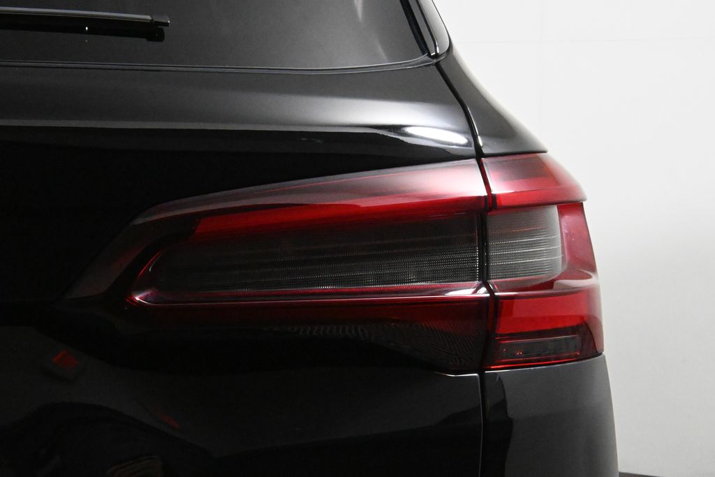 Thumbnail: 2023 BMW X5 - 13