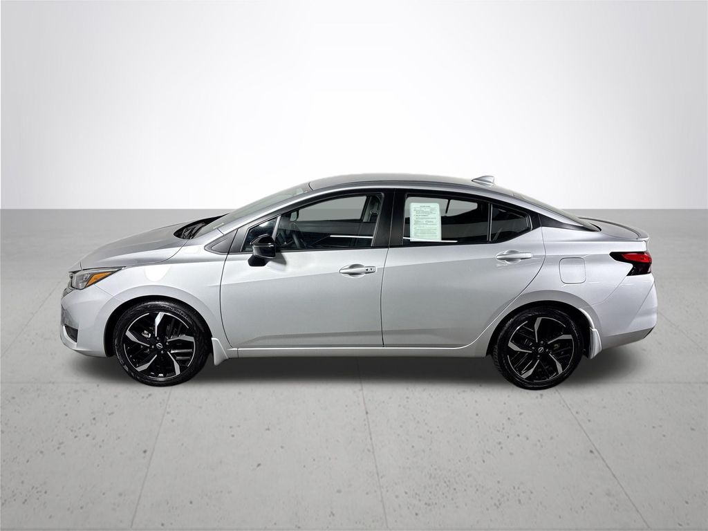 2025 Nissan Versa 1.6 SR