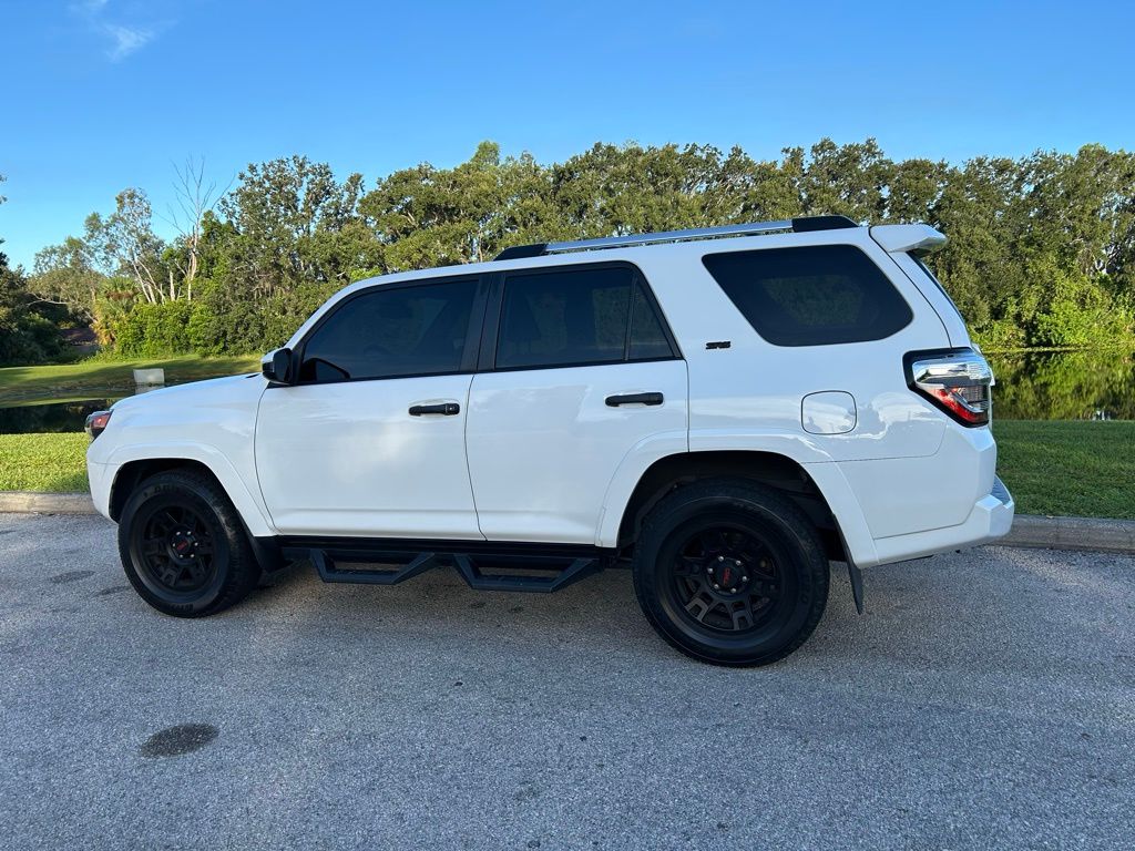 Thumbnail: 2022 Toyota 4Runner - 3