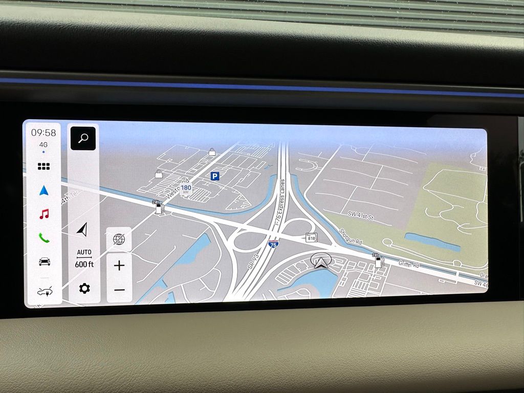 Thumbnail: 2025 Porsche Macan - 28