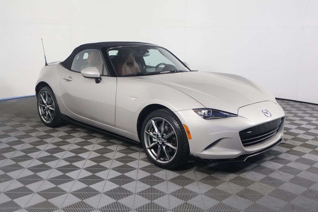 Thumbnail: 2023 Mazda MX-5 Miata - 3