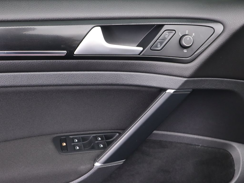 Thumbnail: 2015 Volkswagen Golf - 22