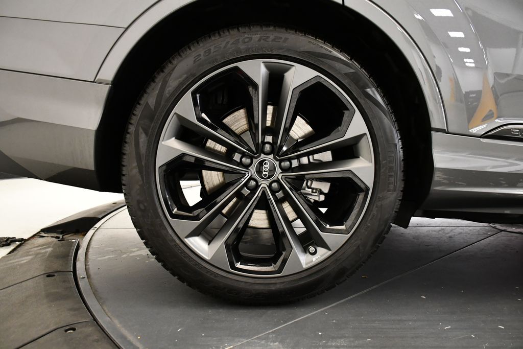 Thumbnail: 2026 Audi Q7 - 15