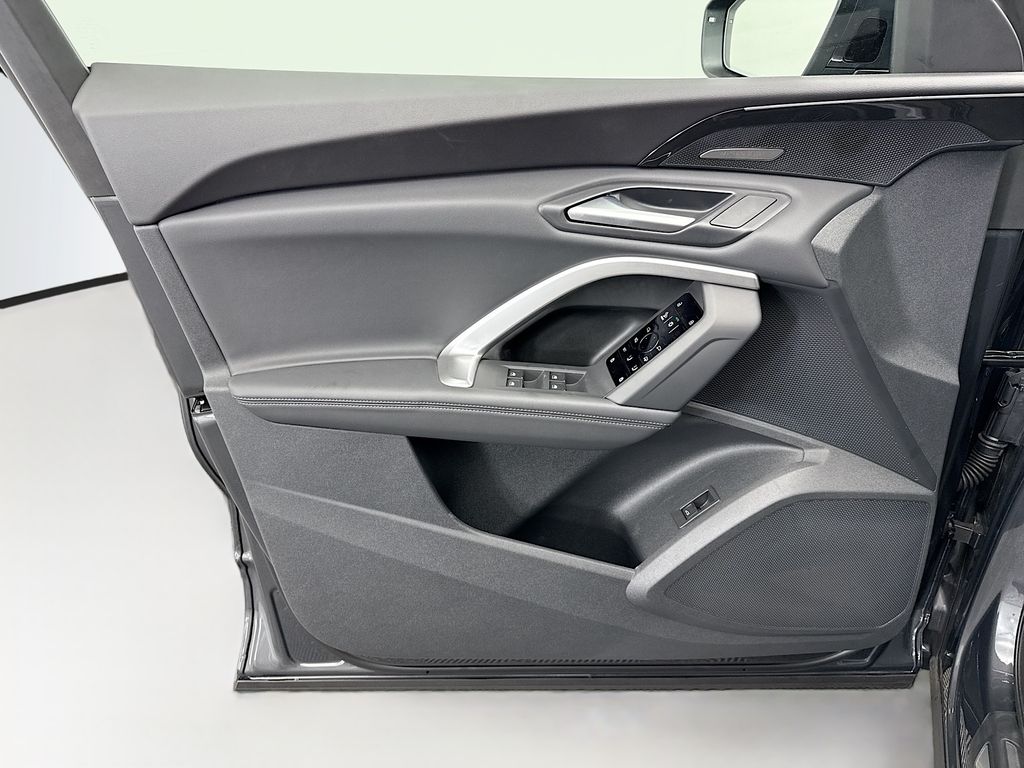 Thumbnail: 2025 Audi Q5 - 23