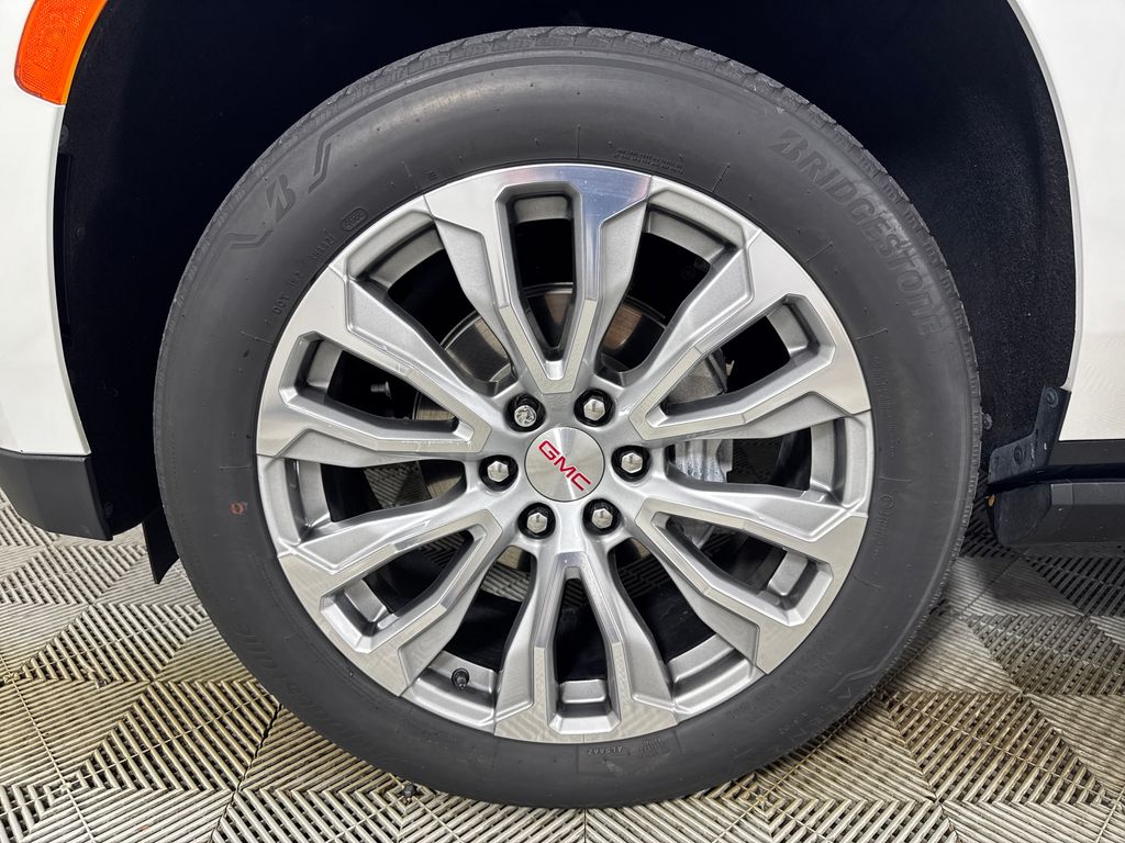 2023 White Frost Tricoat GMC Yukon Denali RWD SUV