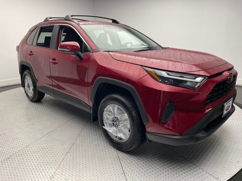 2025 Toyota RAV4 XLE 3
