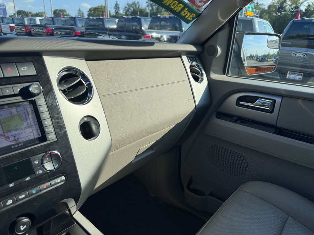 Used 2013 White Platinum Clearcoat Metallic Ford Limited image 16