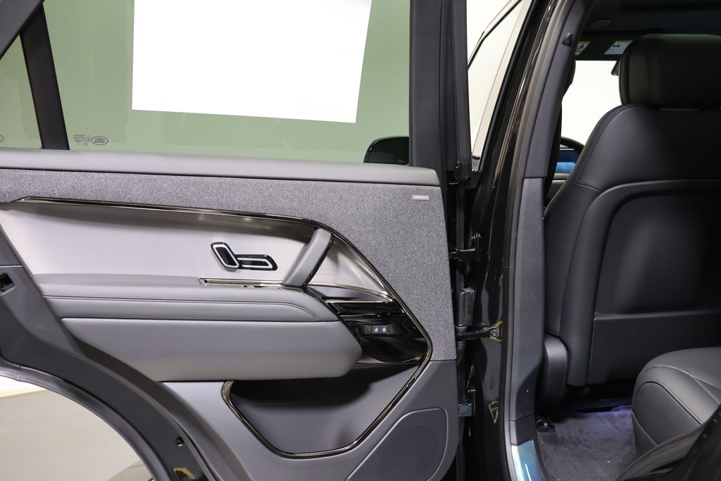 Thumbnail: 2026 Land Rover Range Rover Sport - 31