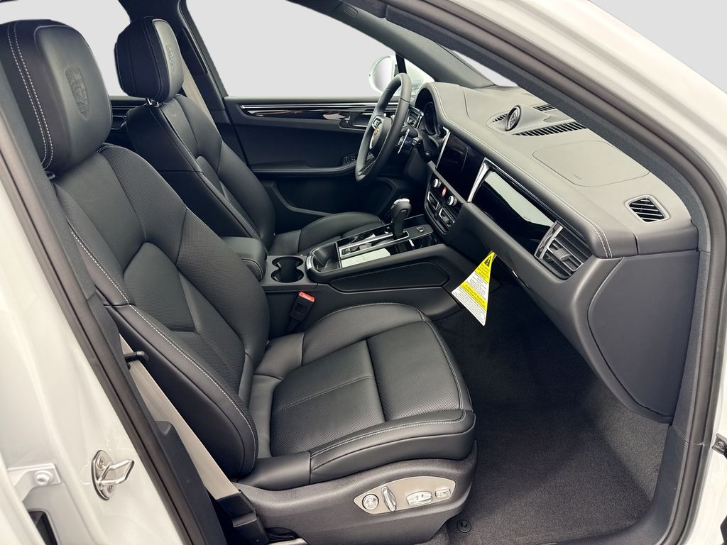 Thumbnail: 2026 Porsche Macan - 22
