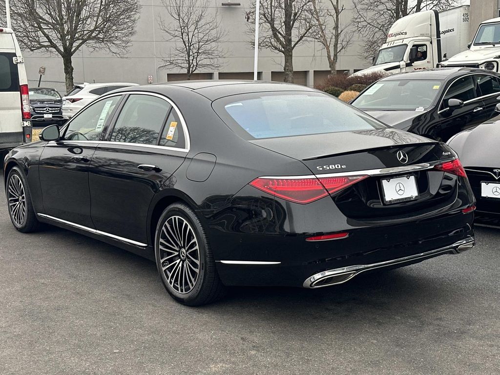 Thumbnail: 2025 Mercedes-Benz S-Class - 7