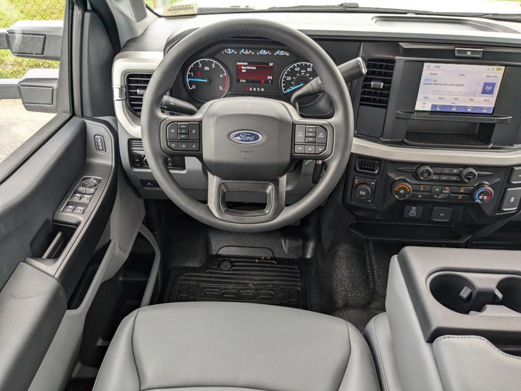 2025 Ford F-350 Super Duty XL