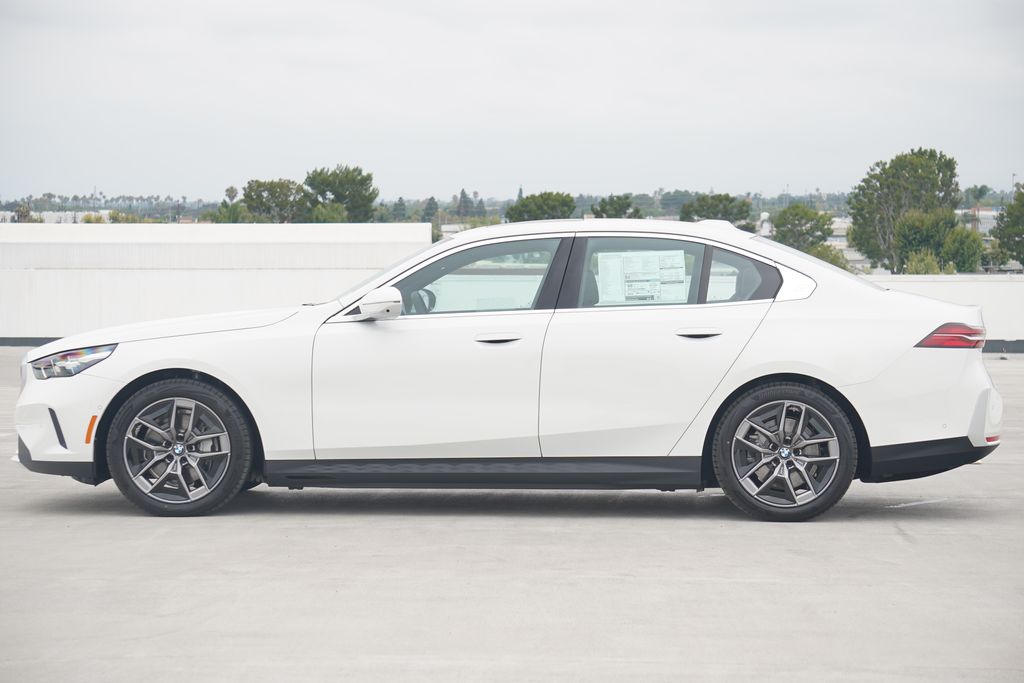 Thumbnail: 2026 BMW i5 - 4