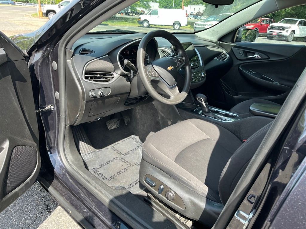 Used 2023 Gray Chevrolet LT image 11