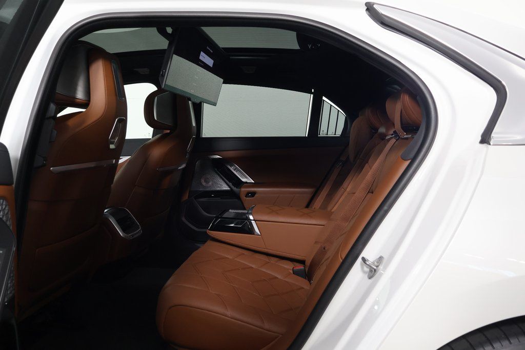 Thumbnail: 2023 BMW i7 - 11