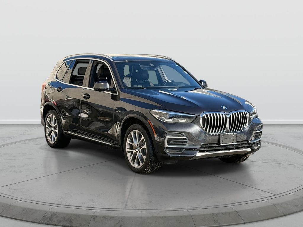 2022 BMW X5 xDrive45e's photo