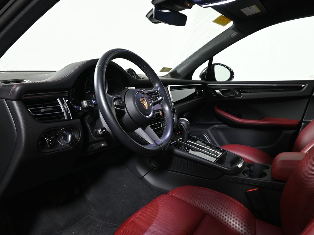 Thumbnail: 2023 Porsche Macan - 4