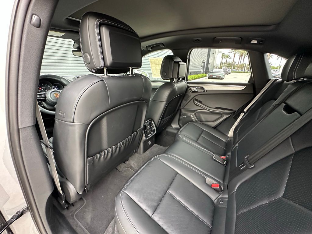 Thumbnail: 2025 Porsche Macan - 31