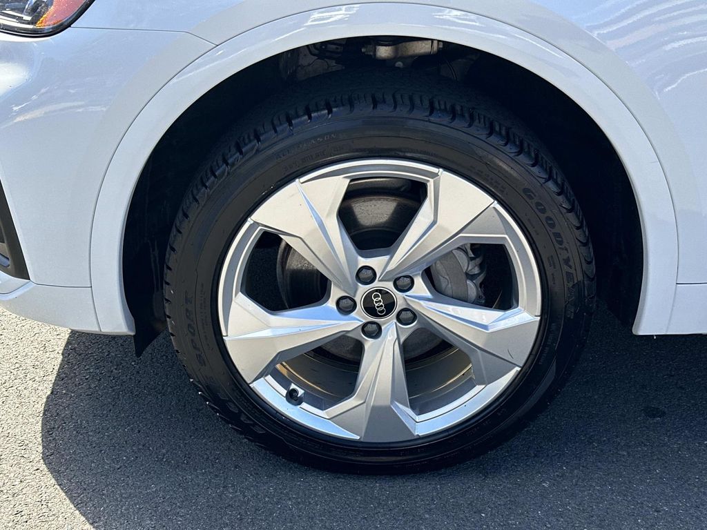 Thumbnail: 2021 Audi Q5 - 14