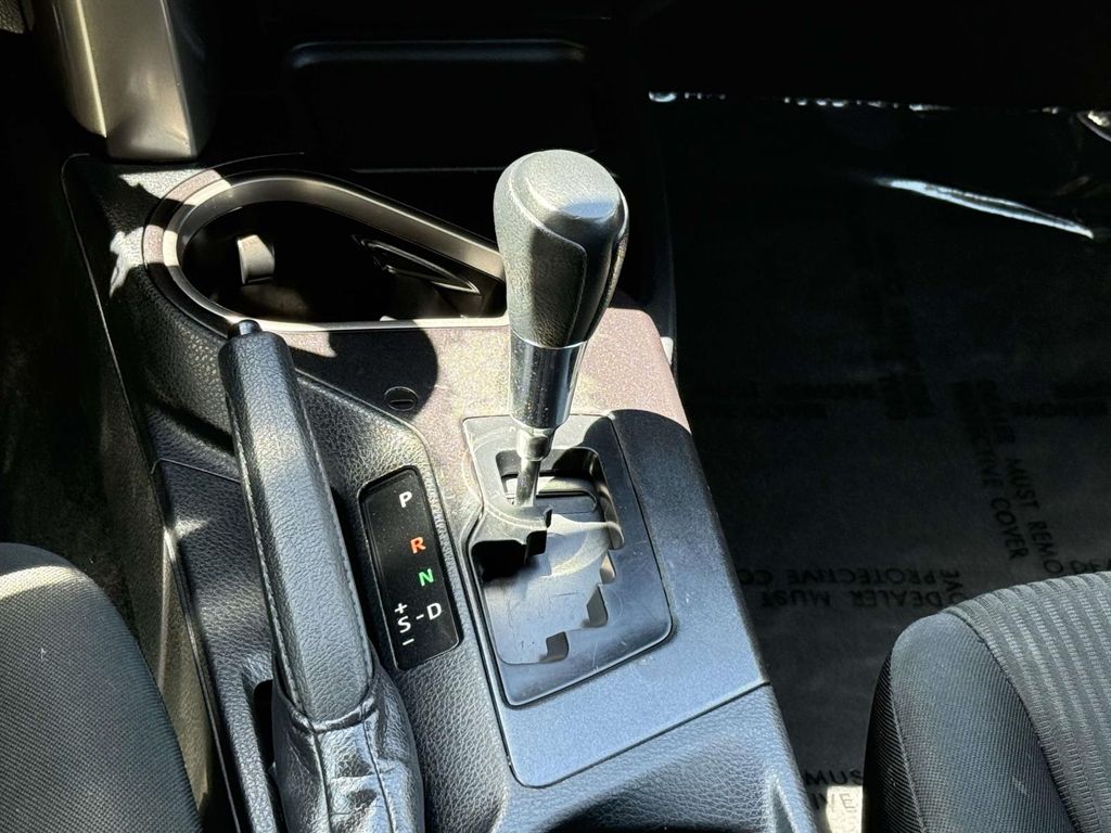 2018 Toyota RAV4 LE - Photo 21