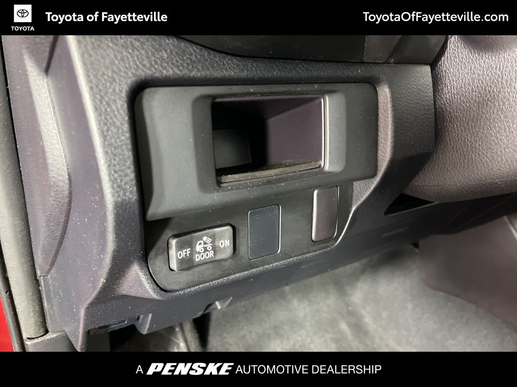 Thumbnail: 2016 Toyota Tacoma - 25