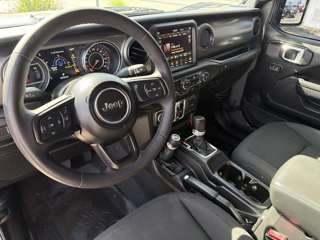 Used 2023 Jeep Gladiator Willys 4D Crew Cab