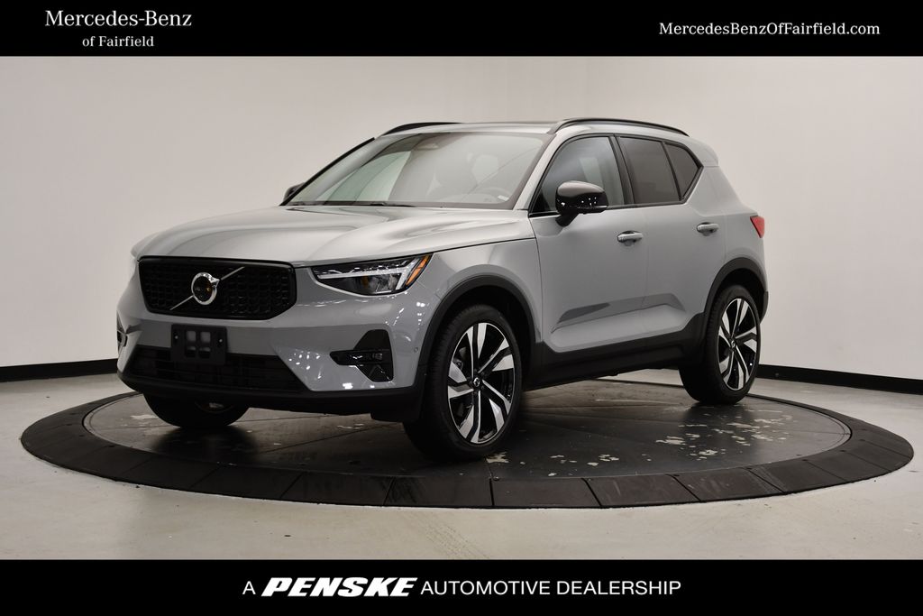 2024 Volvo XC40 B5 Plus -
                Fairfield, CT